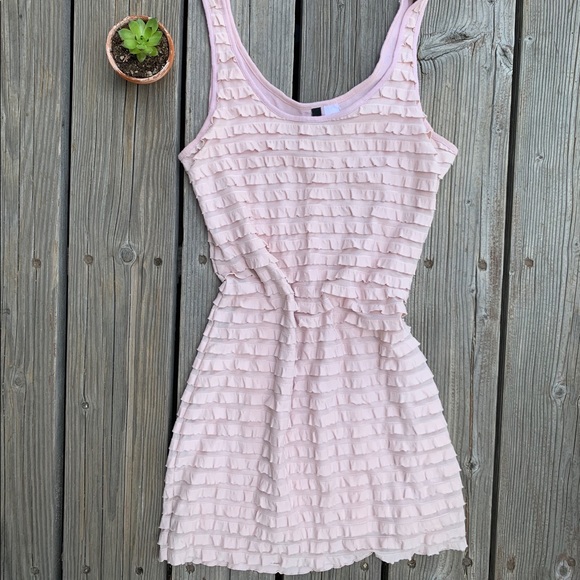 H&M Dresses & Skirts - 🌿H & M Blush Ruffle Tank dress